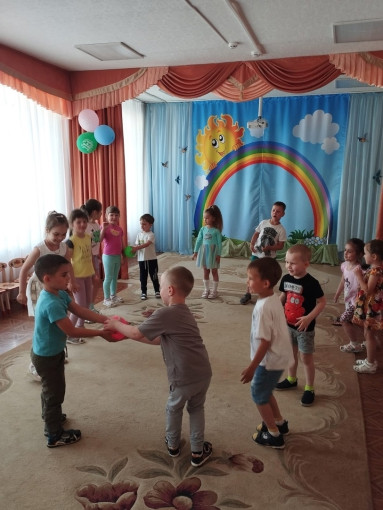 Лето встречаем – праздник детства отмечаем Лето встречаем – праздник детства отмечаем.